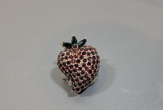 Rhinestone strawberry brooch gold tone vintage jomaz