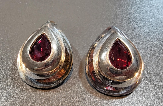 Clip earrings big lucite and red rhinestones Diva