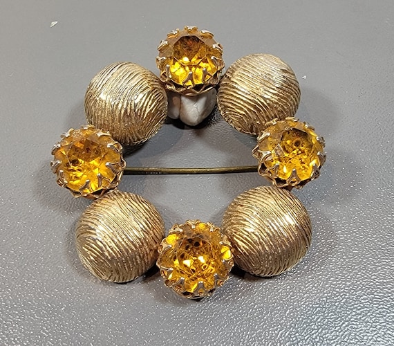 circle brooch gold tone large rhinestone citeine glass