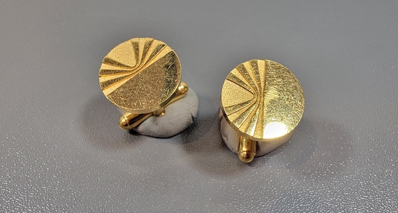 gold tone cufflinks round geometric design