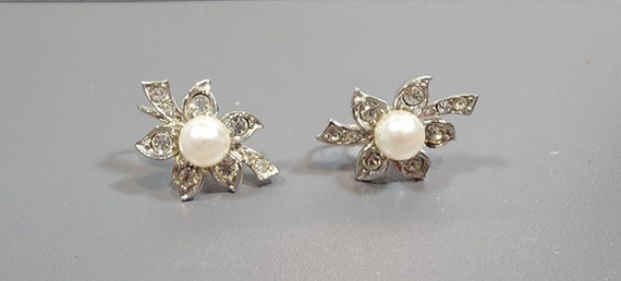 pearl earrings vintage rhinestone real look jewelry screw on