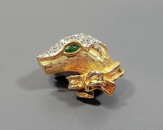 seal broch rare kenneth jay lane gold tone rhinestones