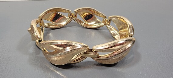 trifari bracelet golden link Bracelet Vintage Tri… - image 4