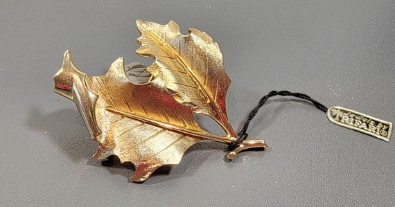 Trifari brooch oak leaf Autumn Fall NWT Golden Oak leaf