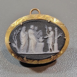 wedgwood brooch antique jasperware marked L 10 karat yellow gold setting