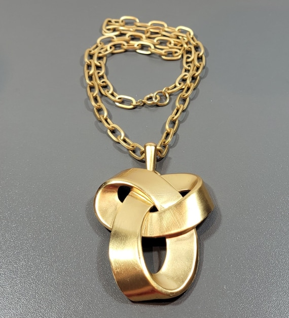 trifari pendant necklace gold tone long chain vintage