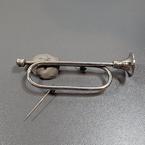 horn brooch silver tone cornet trumpet musical instrument