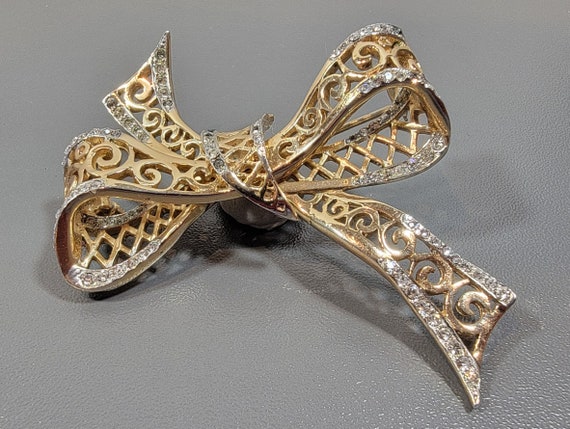 BOW brooch rhinestone pave top quality