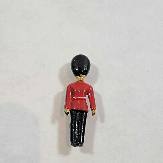 kings life guard brooch red black enamel london souvenir