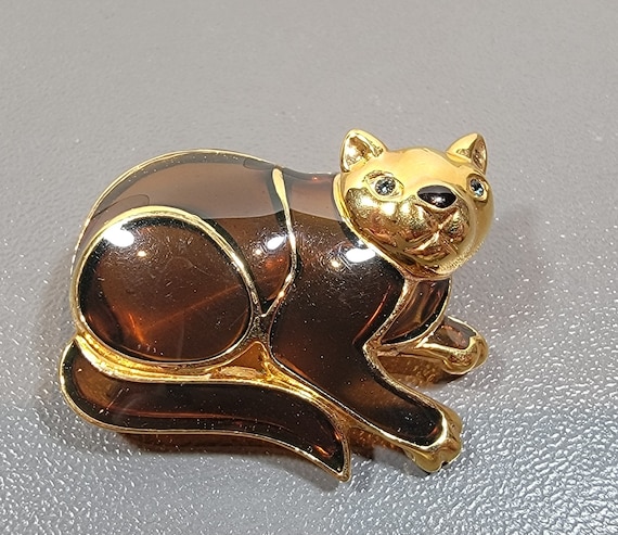 Cat brooch Large Feline fancy resin inlay gold tone