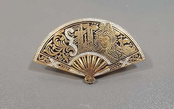 fan brooch Spain souvenir barcelona mantilla