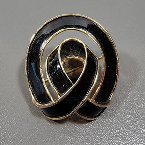 Trifari brooch black enamel fancy knot