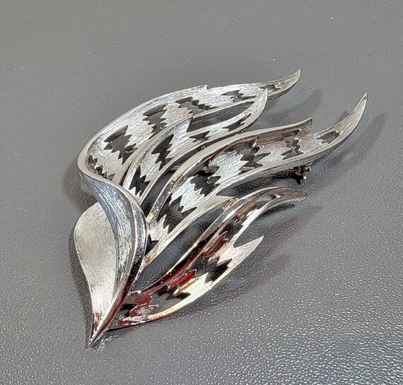 trifari brooch silvertone modernist foliage satin and shiny