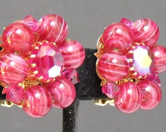 red Hobe earrings red cluster clips flower blossoms