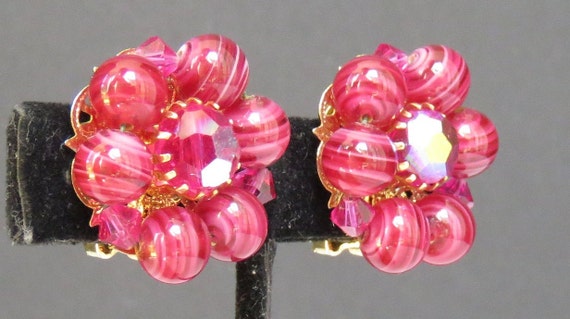 red Hobe earrings red cluster clips flower blossoms