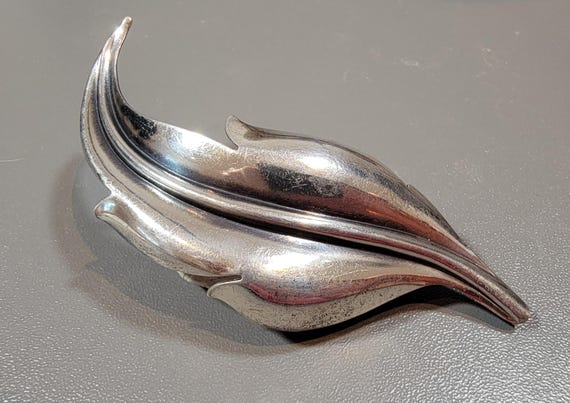 sterling silver leaf brooch large shiny vintage danecraft