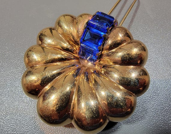 blue rhinestone brooch gold plated made in Mexico retro fur clip