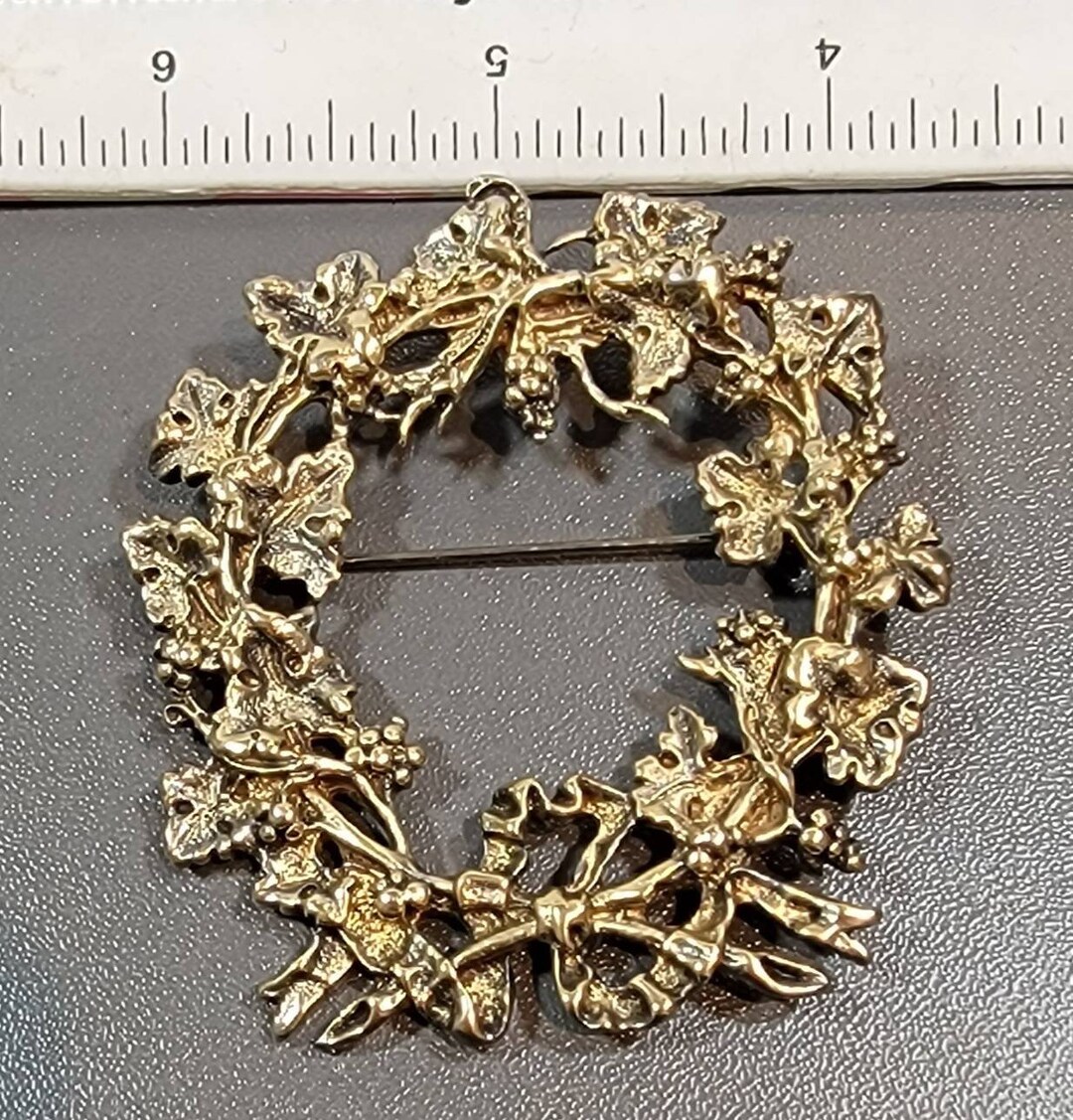 Broche Couronne De Noël Scintillante - Bijou Festif En Alliage - 4.5x4.5 Cm - Pour Femmes Et Filles