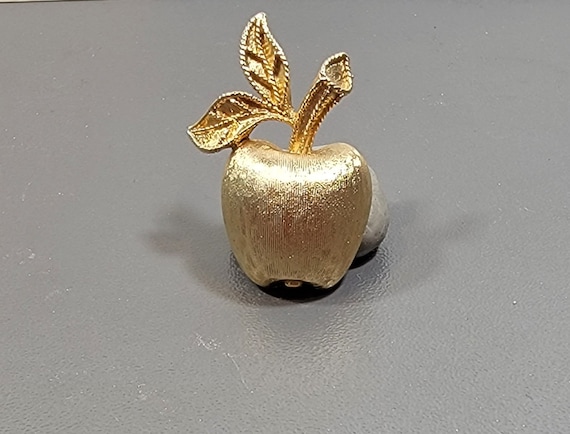 apple brooch small gold tone fruit temptation