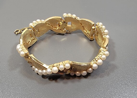 trifari bracelet pearl top quality gold tone links - image 2