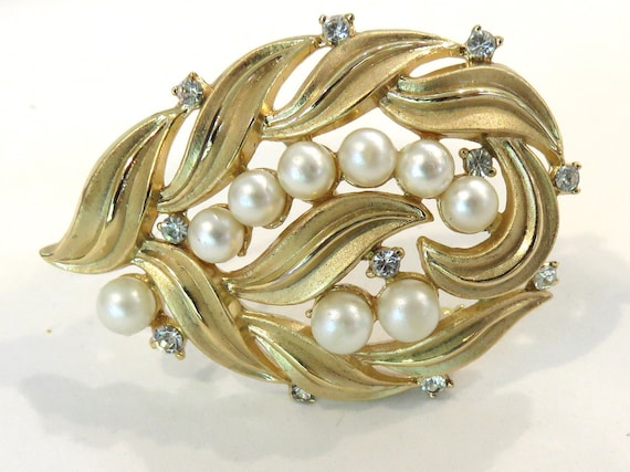 Trifari rhinestone brooch deals