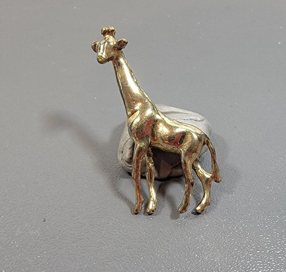 giraffe brooch gold tone metal African safari souvenir