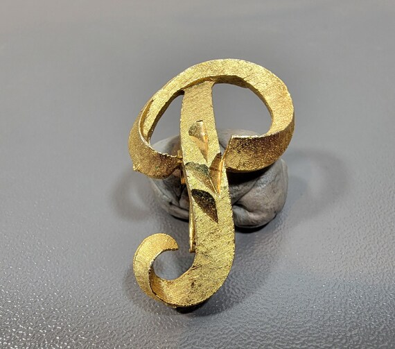 brooch initial pin letter P cursive script gold t… - image 5