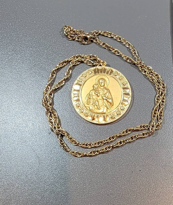 saint medal gold tone metal mary baby jesus redeemer