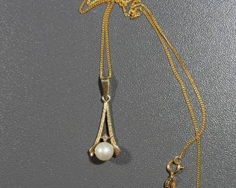 cultured pearl pendant 14 karat yellow gold diamond accent