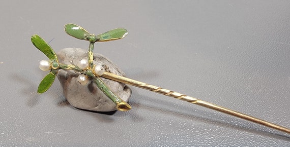 mistletoe lapel pin gold pearls enamel antique