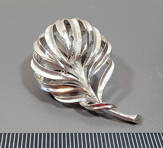 trifari brooch abstract flower flower blossom silver tone trifarium