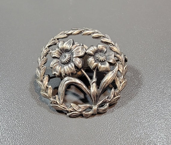 flower brooch daisies sterling silver round repousse