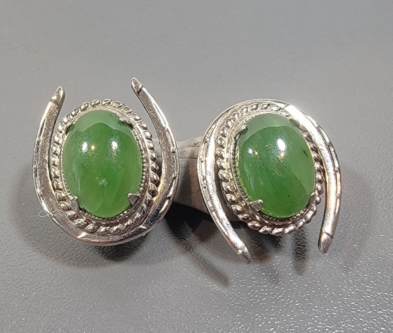 lucky horse shoe earrings clip on green stone cabochons silver tone metal