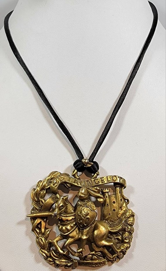 knight pendant gold tone sir launcelot necklace - image 4