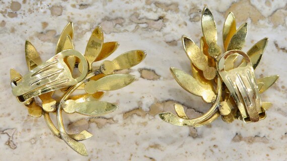 Large leaf shaped earrings Gold tone vintage clip… - image 6