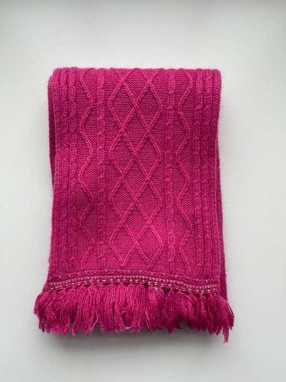 Pink winter fringed scarf with beading Sigrid Olse
