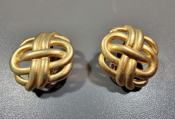 gold tone earrings vintage boom boom clip ons knot shaped