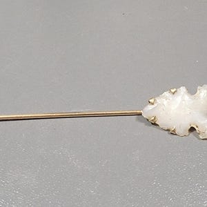 antique lapel pin yellow gold 14 karat agate or quartz stone
