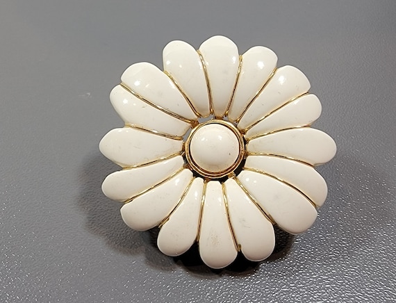 trifari flower brooch big white or cream blossom