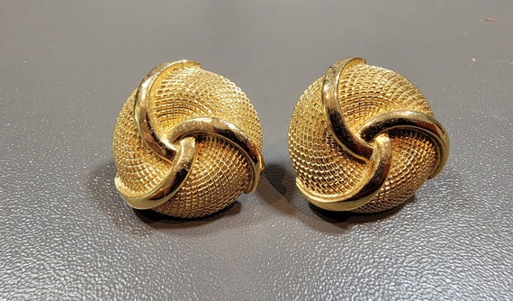 Trifari Earrings gold tone clips vintage mcm jewelry