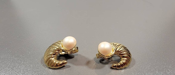 pearl earrings Trifari gold tone clips vintage cornucopia bridal