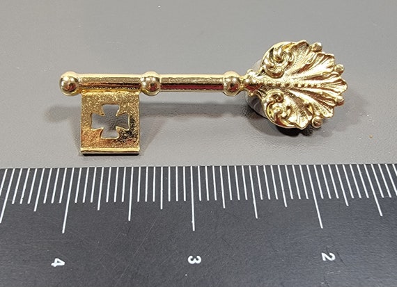 golden skeleton key brooch large vintage carolee malta cross detail