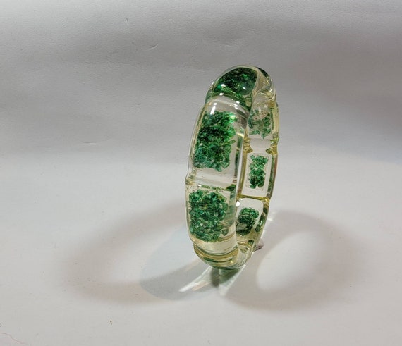 Clear bangle bracelet green emerald chips set in resin vintage nineties