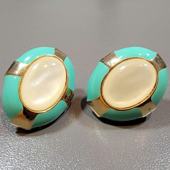 Vintage earrings clip on style turquoise color and mother of pearl Donald stannard