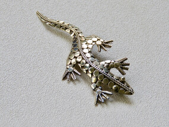 Gecko brooch clearance