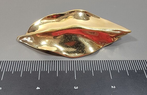 ciner leaf brooch gold tone modern joanne cooper shiny sleek