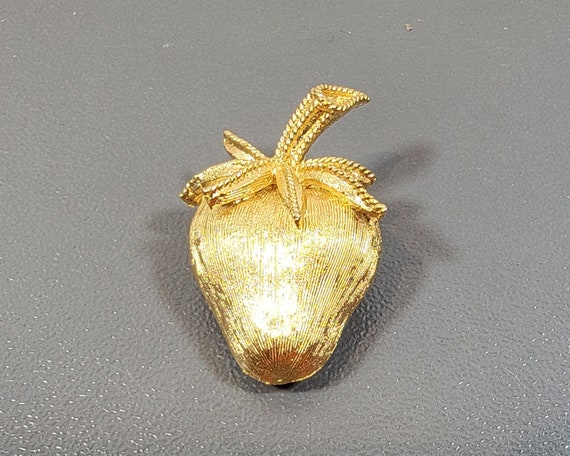 Trifari pin tiny strawberry gold tone vintage