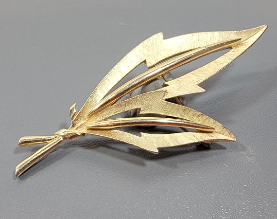 Trifari leaf brooch goldtone vintage pin abstract modern floral pin