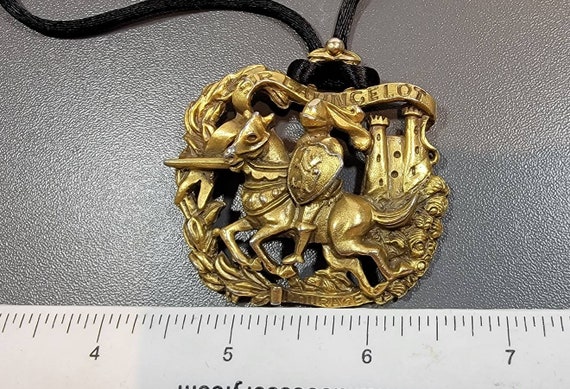 knight pendant gold tone sir launcelot necklace - image 3