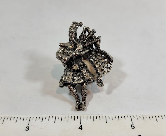 scotland souvenir brooch pewter tone bagpipes vintage 1960 highlander